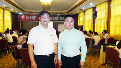 飛龍醫療董事長張新民與主講老師趙濱合影
