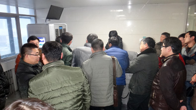 眾人參觀體驗(yàn)鄢陵中醫(yī)院外星艙脊柱疼痛智能康復(fù)系統(tǒng)/非手術(shù)脊柱減壓系統(tǒng) 眾人參觀體驗(yàn)鄢陵中醫(yī)院外星艙脊柱疼痛智能康復(fù)系統(tǒng)/非手術(shù)脊柱減壓系統(tǒng)