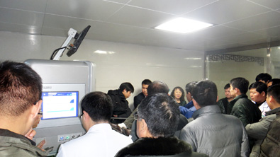 眾人參觀體驗(yàn)鄢陵中醫(yī)院外星艙脊柱疼痛智能康復(fù)系統(tǒng)/非手術(shù)脊柱減壓系統(tǒng) 眾人參觀體驗(yàn)鄢陵中醫(yī)院外星艙脊柱疼痛智能康復(fù)系統(tǒng)/非手術(shù)脊柱減壓系統(tǒng)