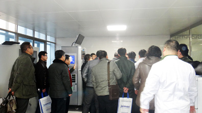 眾人參觀鄢陵中醫(yī)院外星艙脊柱疼痛智能康復(fù)系統(tǒng) 眾人參觀鄢陵中醫(yī)院外星艙脊柱疼痛智能康復(fù)系統(tǒng)