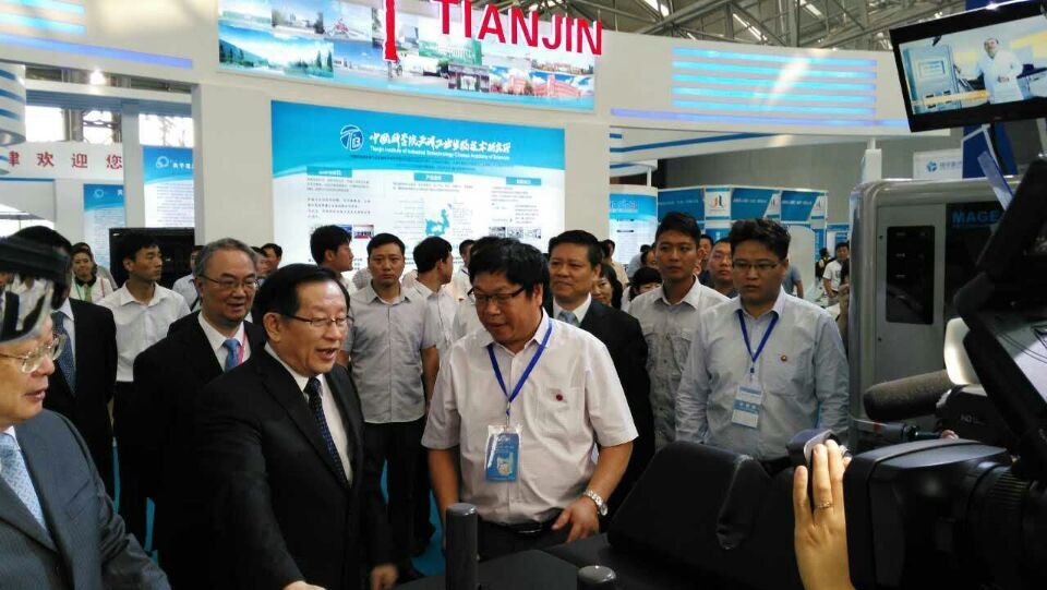 科學(xué)技術(shù)部部長萬剛參觀外星艙 科學(xué)技術(shù)部部長萬剛參觀外星艙