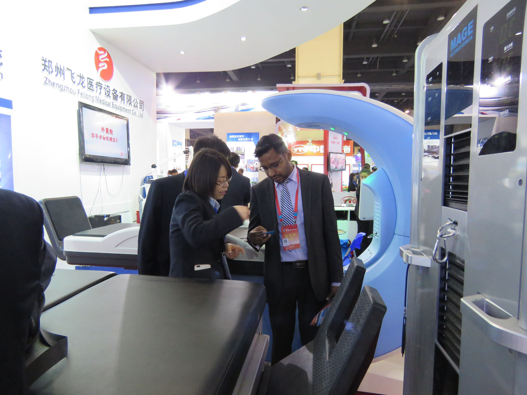 外商參觀非手術脊柱減壓系統