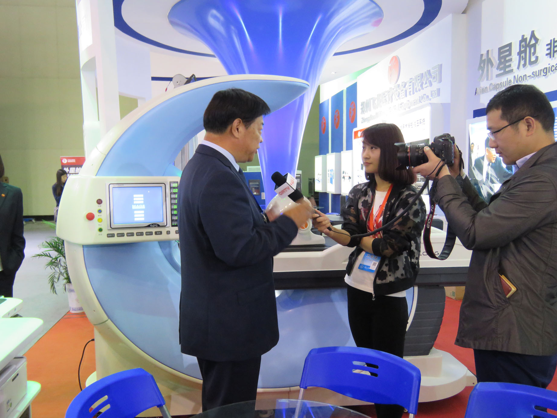 記者采訪飛龍醫療董事長