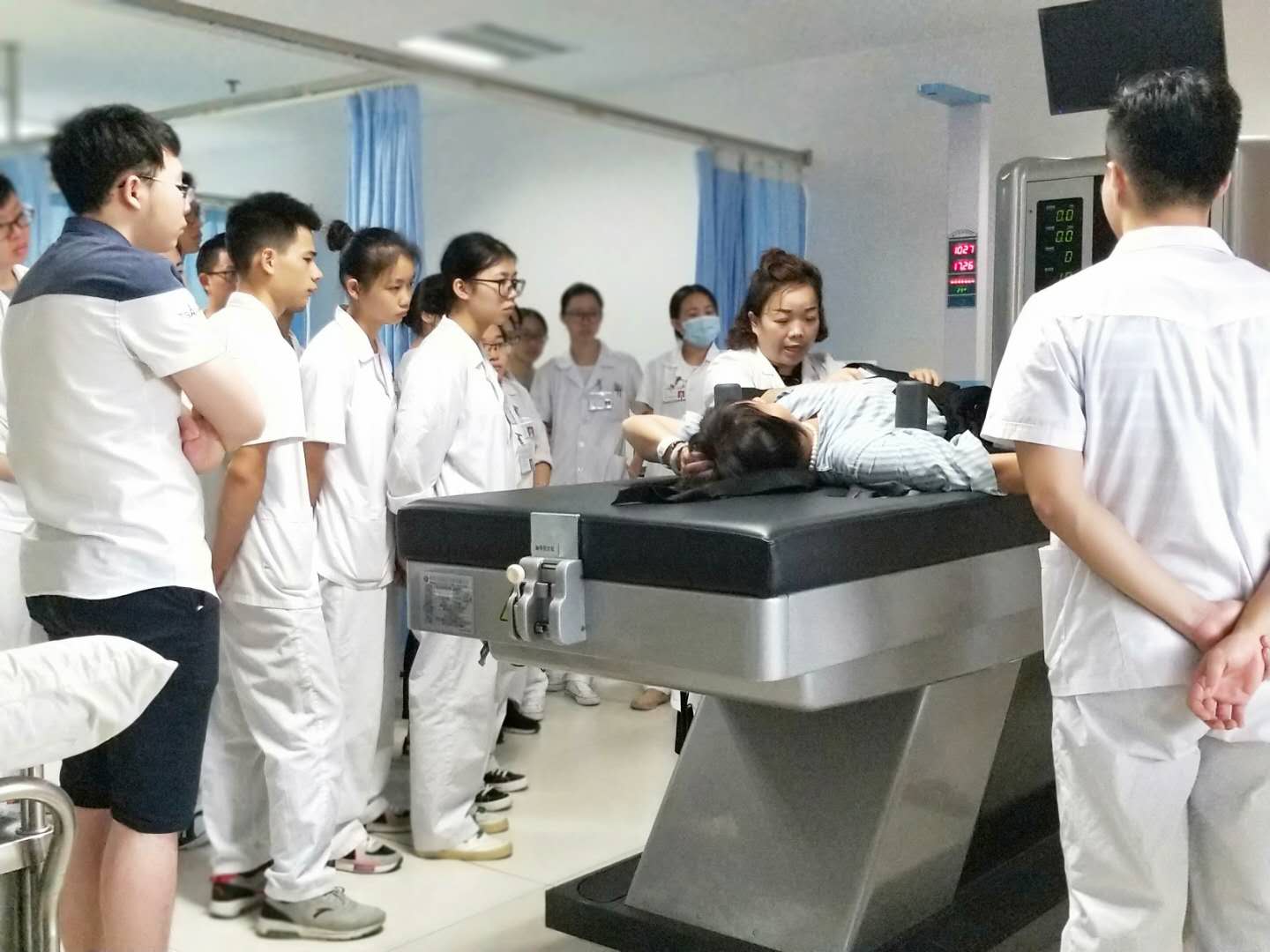 佛山市第五人民醫院引進飛龍醫療外星艙非手術脊柱減壓系統