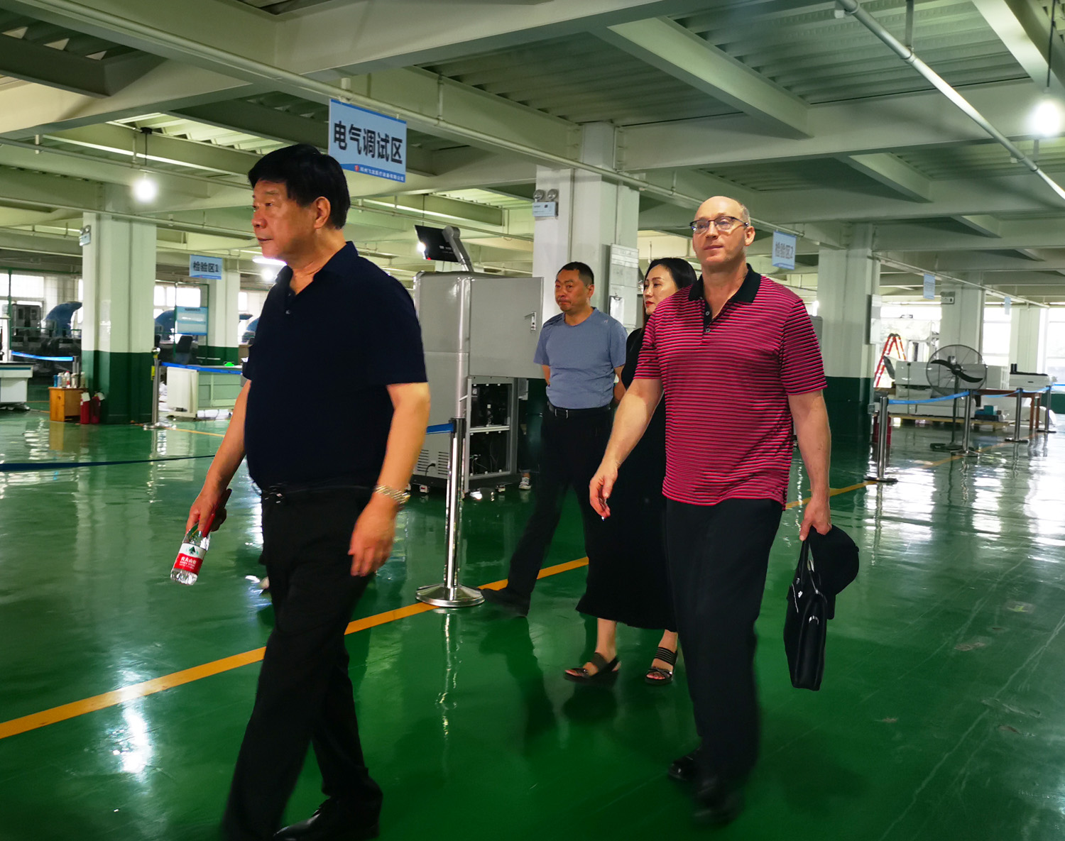 脊骨神經醫學專家參觀外星艙