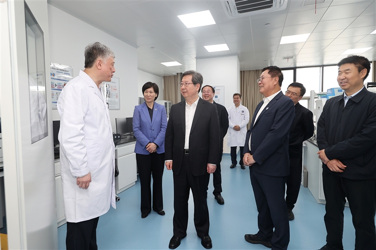 省委書記樓陽生調研河南省醫學科學院