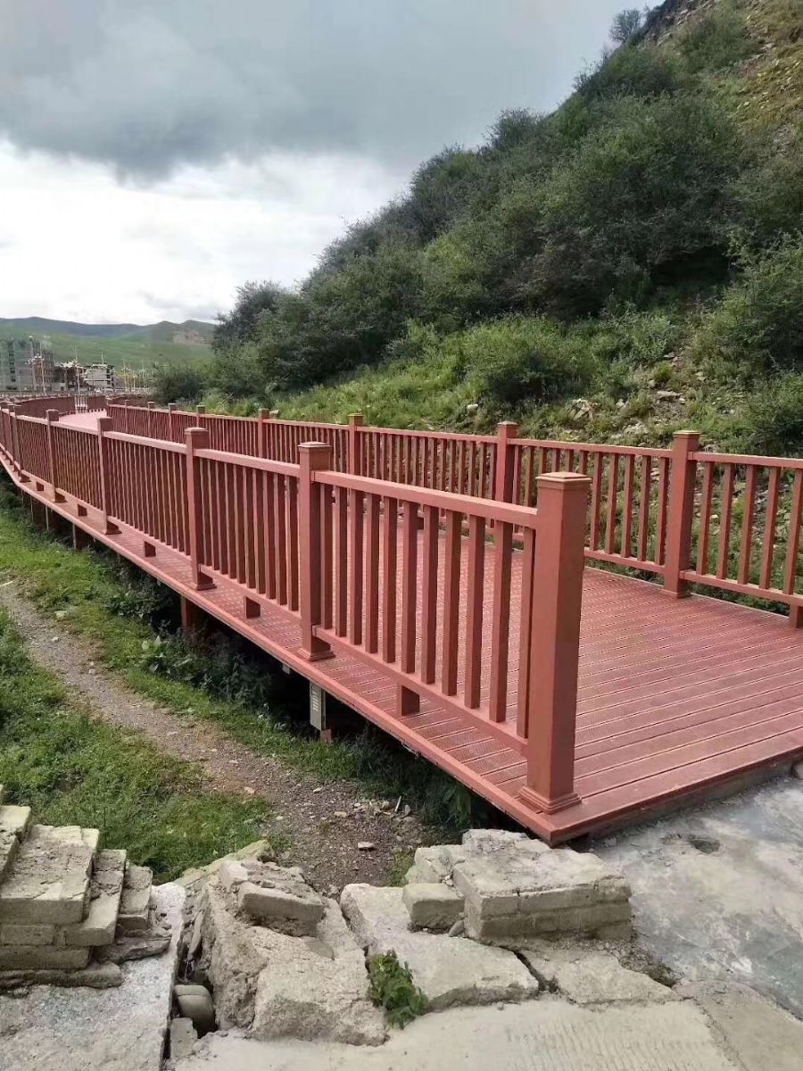 成都富森木塑戶外地板廠