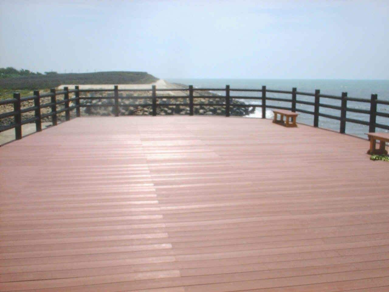 成都富森木塑戶外地板廠