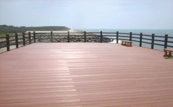 為什么園林設計公司大力使用木塑地板