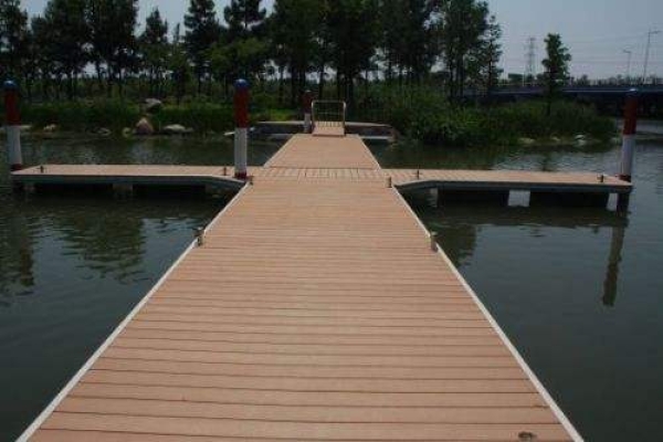 木塑地板PK防腐木差別究竟在什么地方呢？