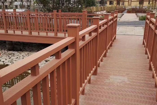 成都塑木地板廠家：木塑地板的缺點