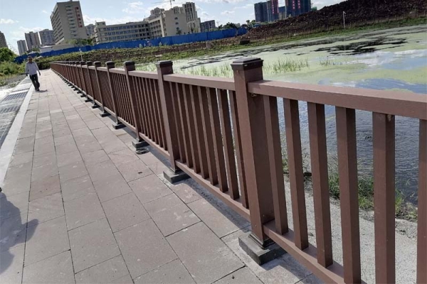 南充營(yíng)山木塑圍欄